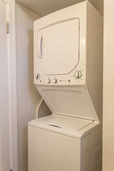 Building Photo - 352 Winslow St