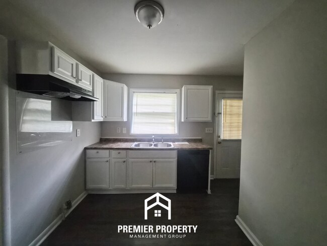 Building Photo - Charming 3BR/1.5BA in West Huntsville | Hardwood Floors Throughout & Fenced Yard