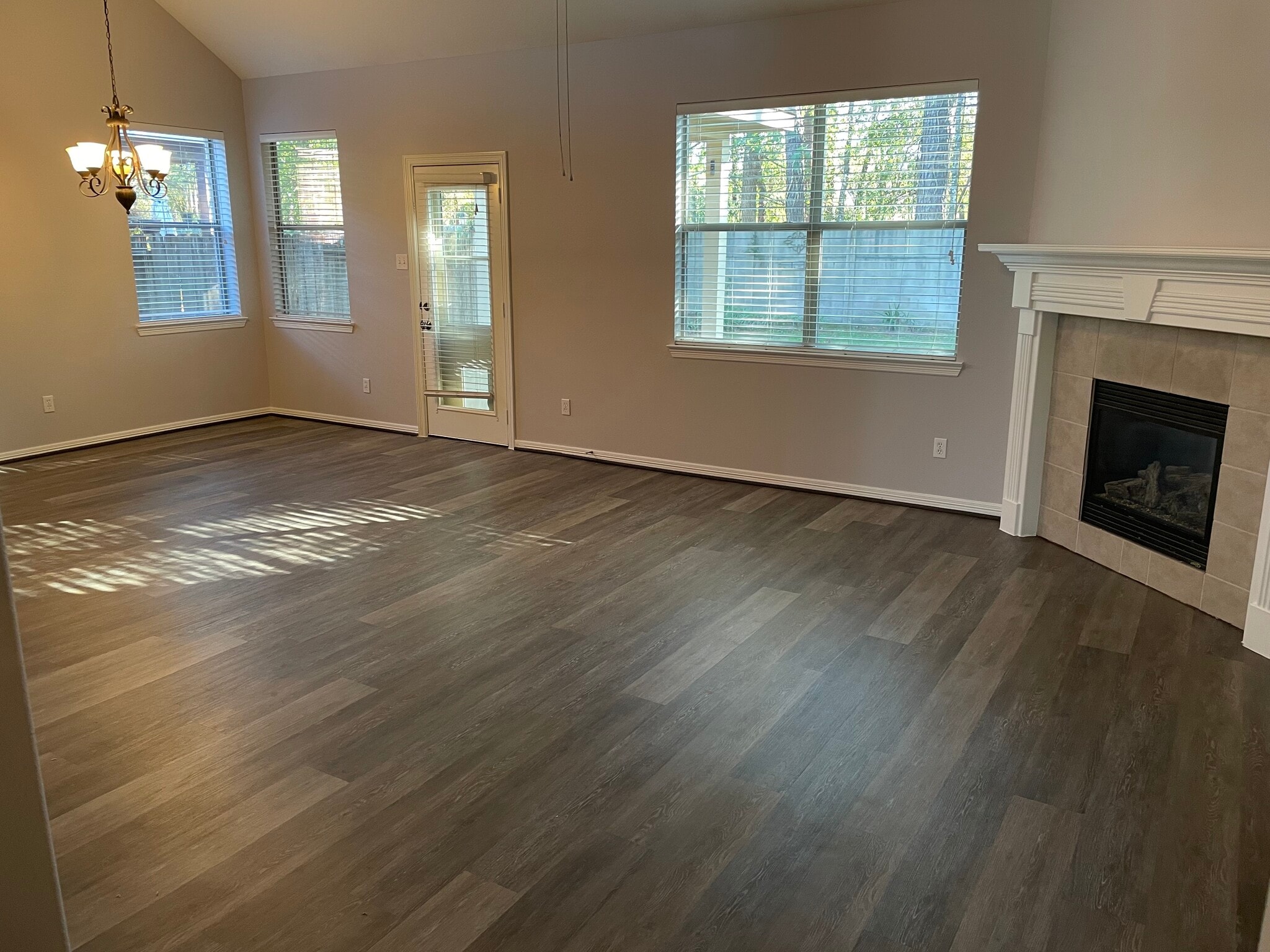 gas fireplace - turns on with a Switch - 20100 Bitter Root Dr