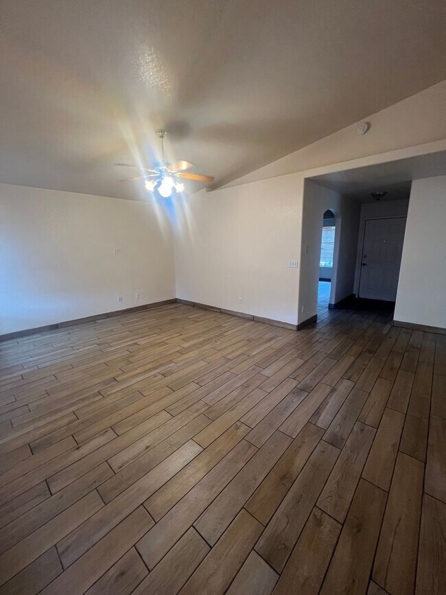 Building Photo - Cute 2 bedroom/2 Bath Home in Los Colinas