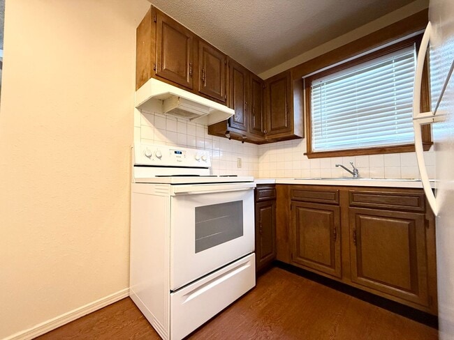 Building Photo - ***407 SE 4th***