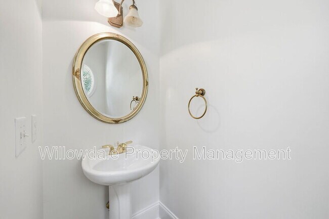 Building Photo - 223 Kinvara Ct