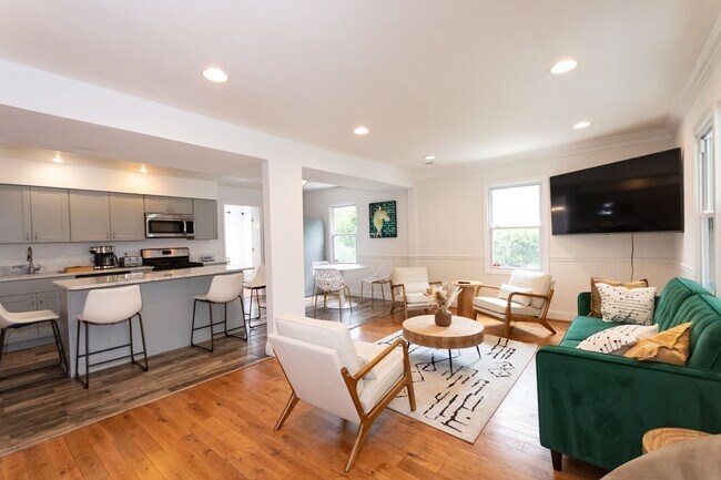 Building Photo - Spacious 5BR House in Takoma Park