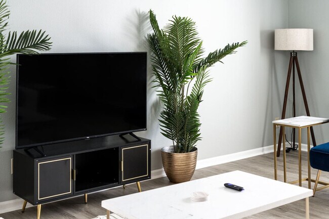 Building Photo - 2155 Shadowbrook Dr