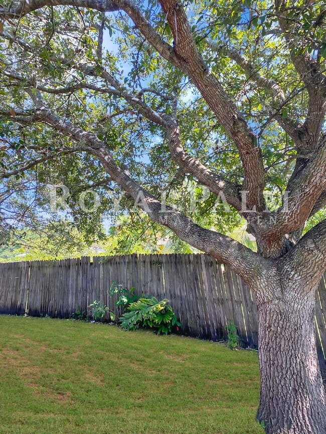 Building Photo - Spring Savings Are in Bloom! 1BR/1BTH with Fort Myers Style to Swoon Over + $250 Off the 1st Month!