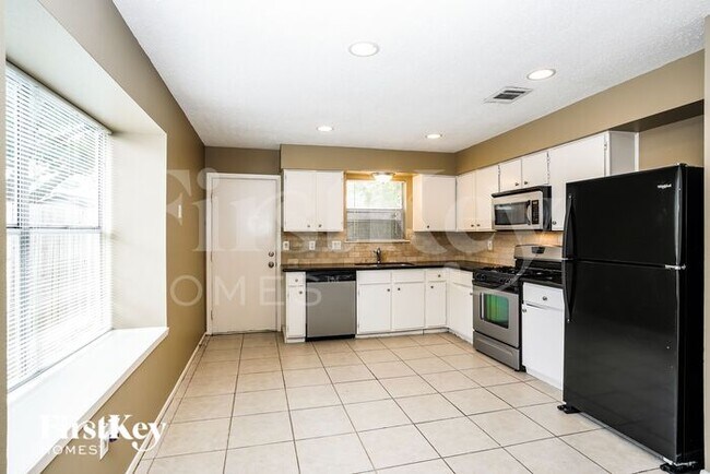 Building Photo - 18607 Andalusian Dr