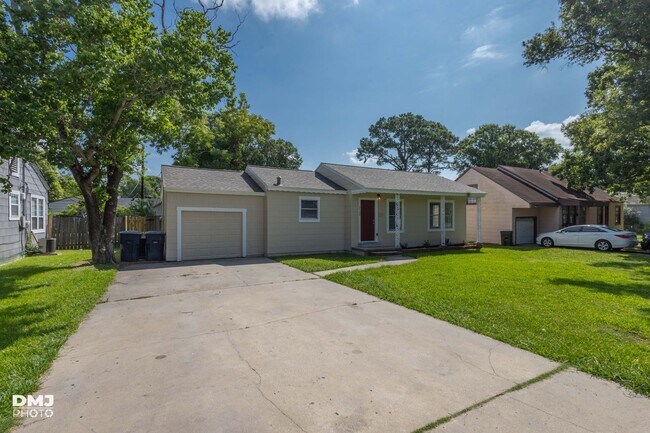 Building Photo - Move in Ready and pricced to GO!! 3 Bed / 2 Bath in 77619!