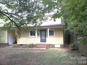 Building Photo - 4024 Rosehaven Dr