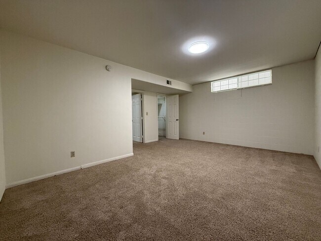 Building Photo - 432 E Avenue