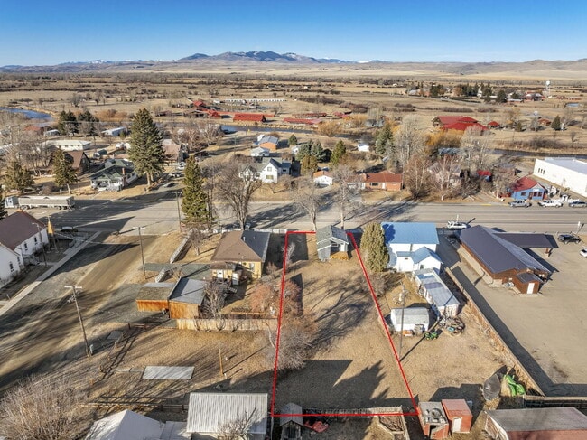 Building Photo - Simple Living, Beautifully Done
