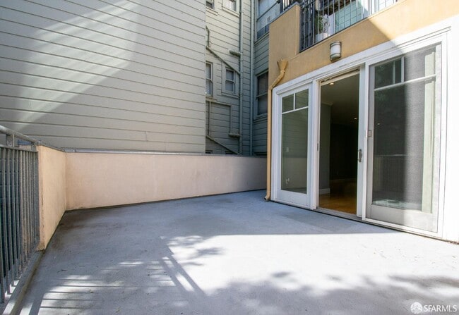 Building Photo - 939 Jackson St