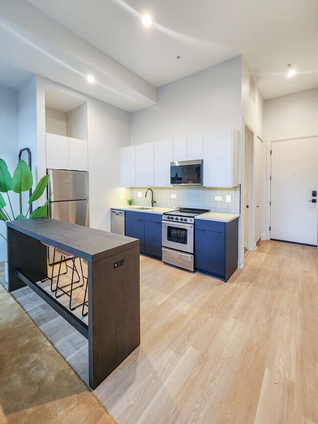 Building Photo - 1934 W North Ave