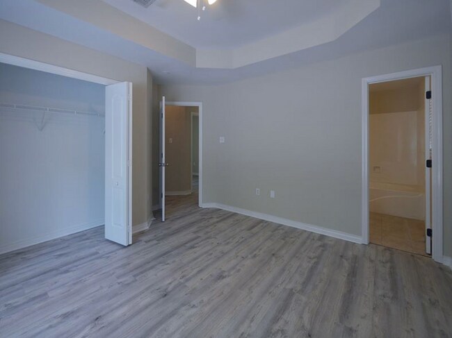 Building Photo - 138 Poe St