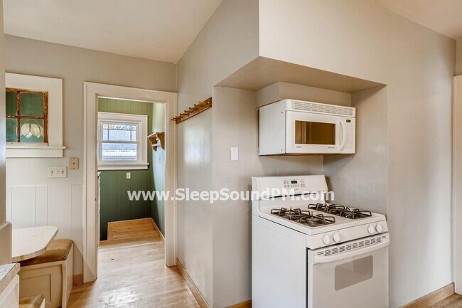 Building Photo - 3705 NE 72nd Ave