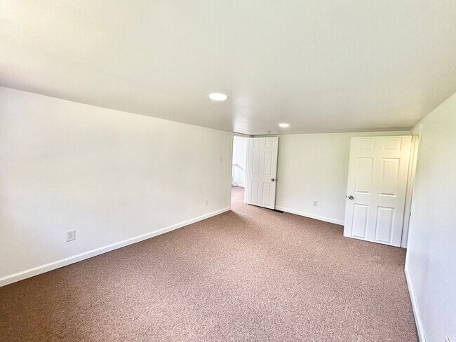 Building Photo - 507 Gaskill Ave