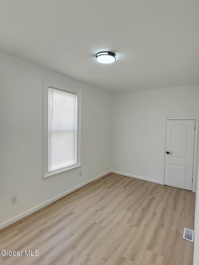 Building Photo - 445 5th Ave