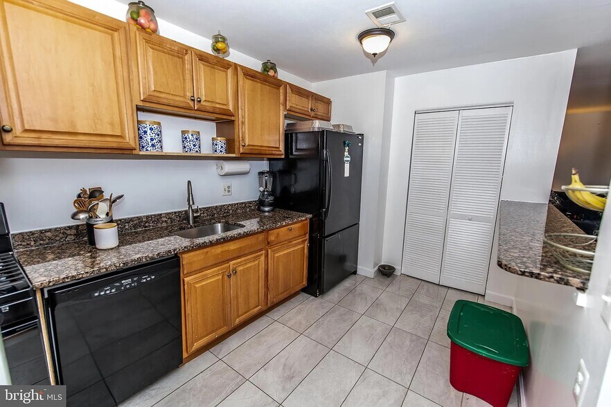 Building Photo - 3850 Bel Pre Rd