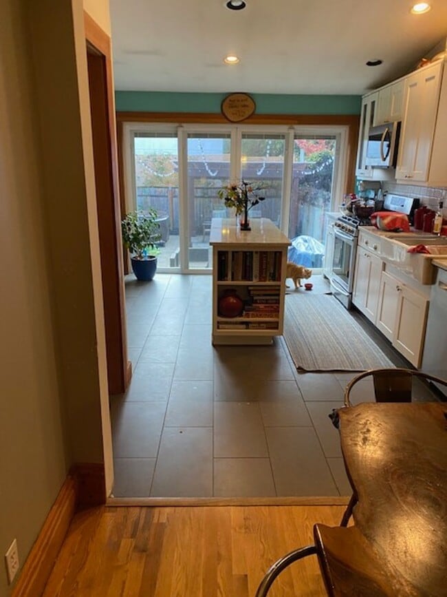 Building Photo - Beautifully renovated 1892 Buckman Bungalow with Hardwoods, Fenced Yard, A/C