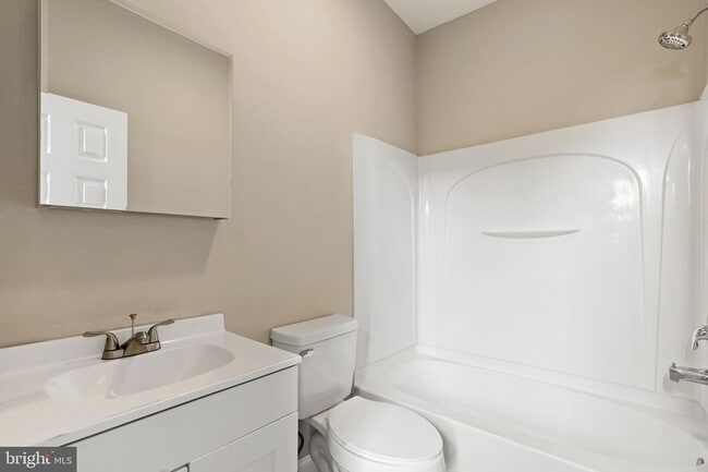 Building Photo - 216 Collingdale Ave