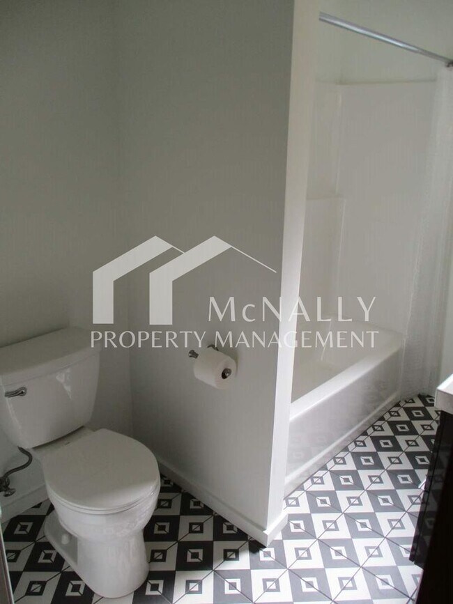 Building Photo - Gorgeous 3 Bedroom, 1 Bathroom Rambler near downtown Gig Harbor!