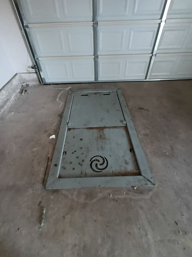 Building Photo - Carl Albert Schools! - Great Home!