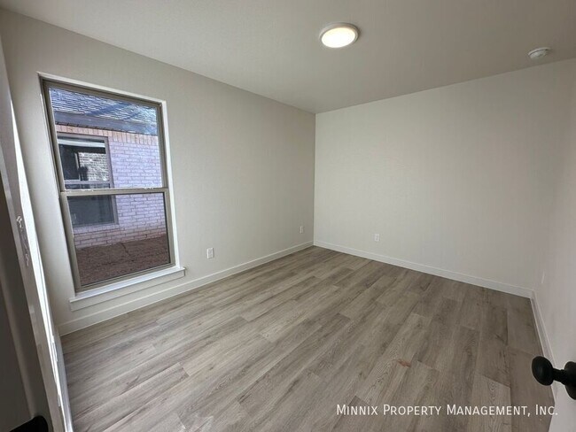 Building Photo - 2010 Cottonwood Ave