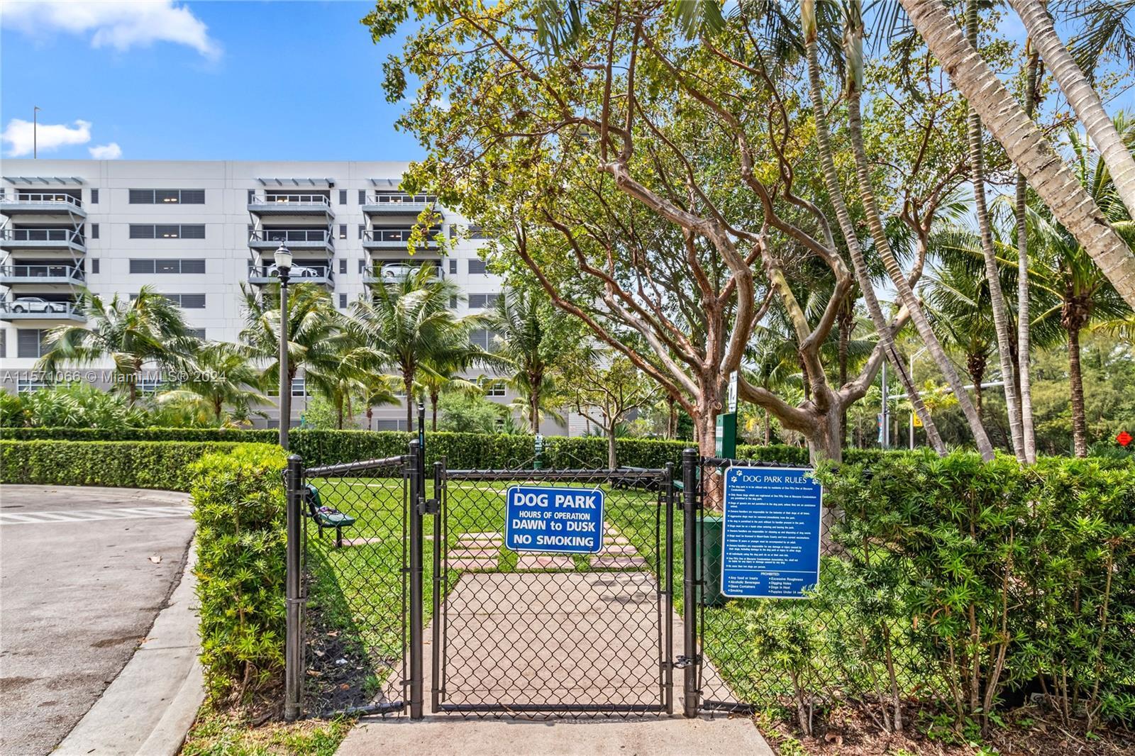 Building Photo - 14951 Royal Oaks Ln