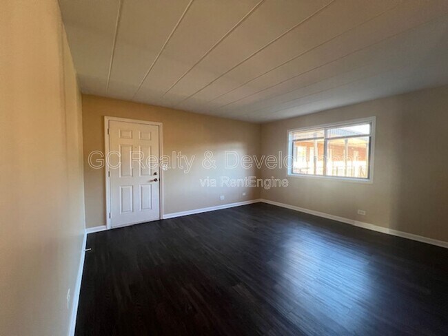 Building Photo - 346 Wilson Ave