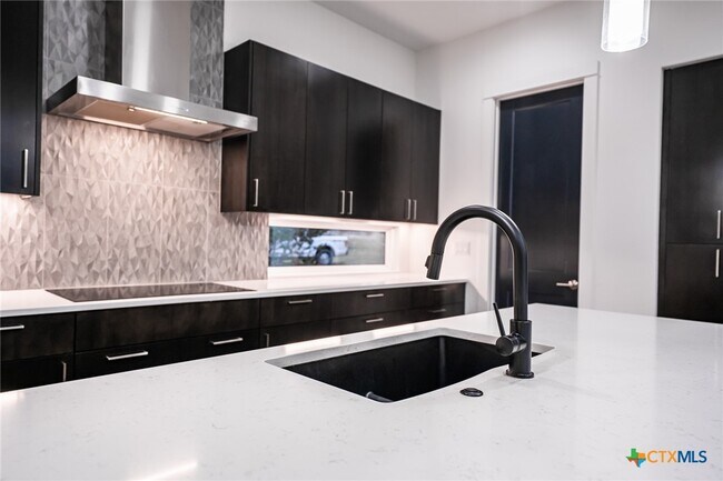 Building Photo - 2109 Bella Vista