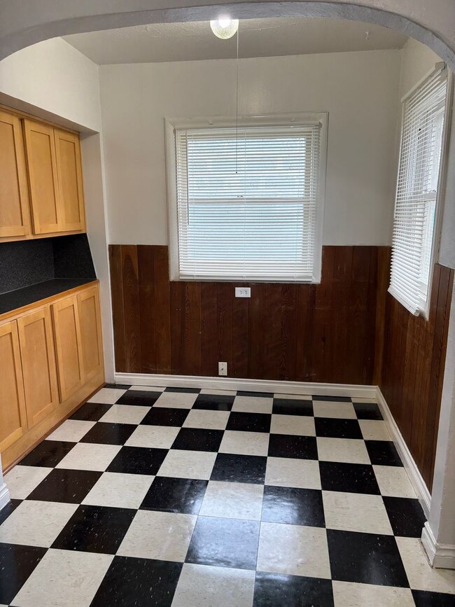 Building Photo - Beautiful Three-Bedroom House in the Piedmont Neighborhood