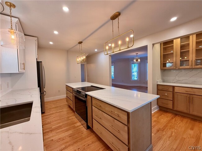 Building Photo - 11 Sanger Ave