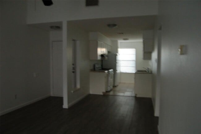 Building Photo - 1428 W Braker Ln