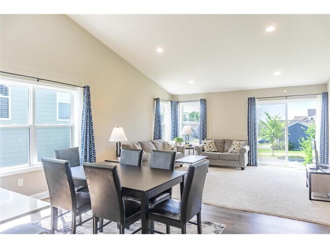 Building Photo - 1430 Nutmeg Cir