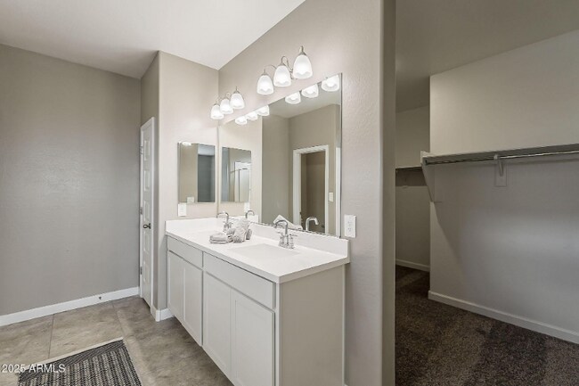 Building Photo - 44587 W Palo Amarillo Rd