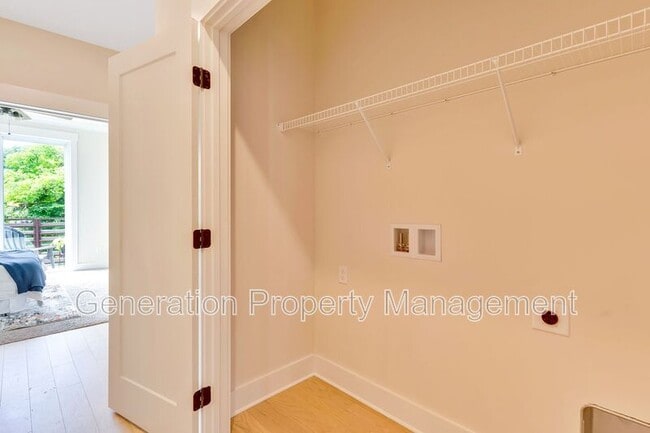 Building Photo - 733 N Market St