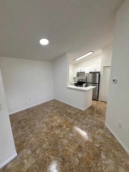 Building Photo - 2851 N Oakland Forest Dr