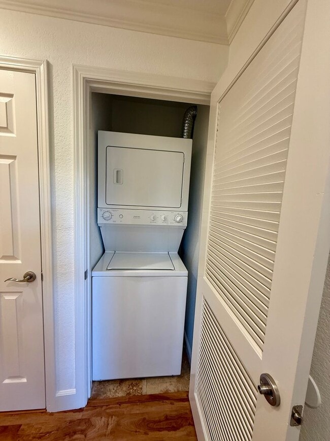 Building Photo - 164 Eastridge Dr