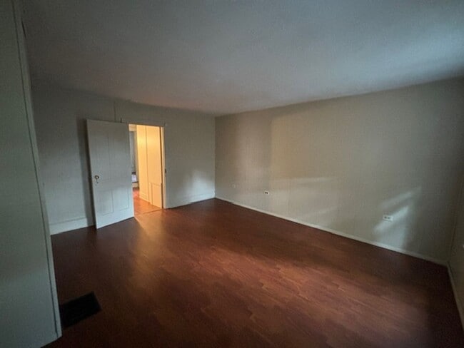 Building Photo - Single Family