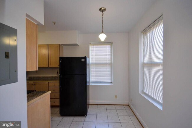 Building Photo - 1380 Bryant St NE
