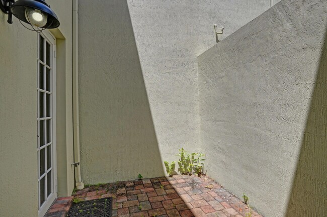 Building Photo - 8308 NW 9th Ave