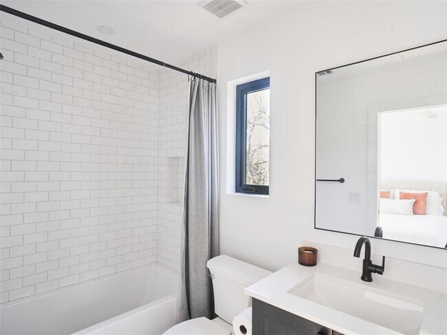 Building Photo - 4427 Gillis St