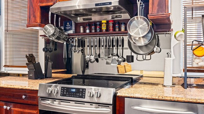 Building Photo - 27 S Oakland Ave