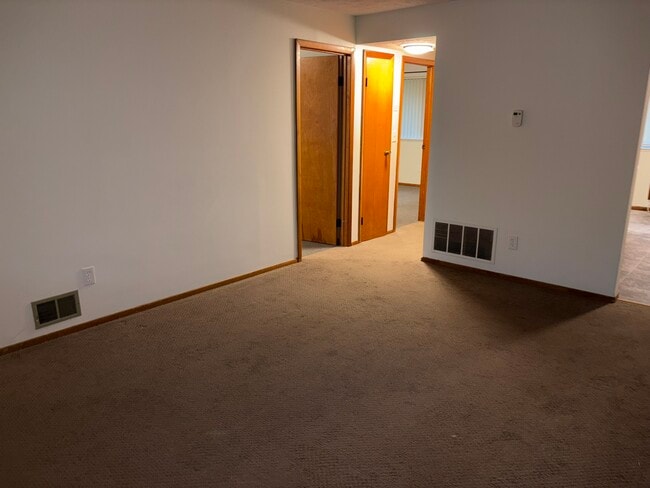 Building Photo - 1543 Hubbard Rd
