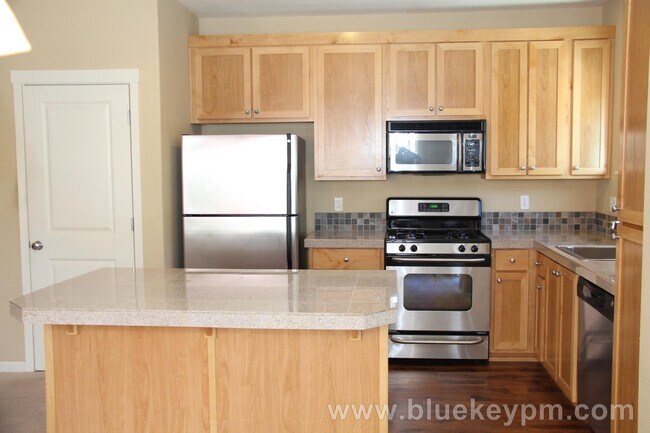 Building Photo - 2 Bed, 2.5 Bath Townhome at Woodhaven Crossing in Sherwood