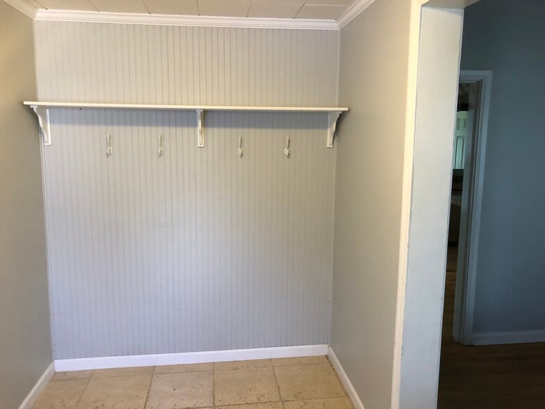 Foyer - 4920 Myrtle St