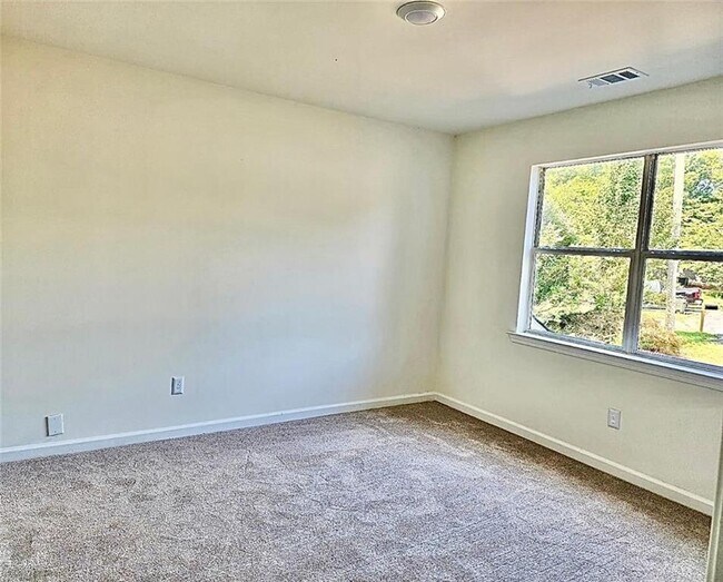 Building Photo - 118 Jade Ln