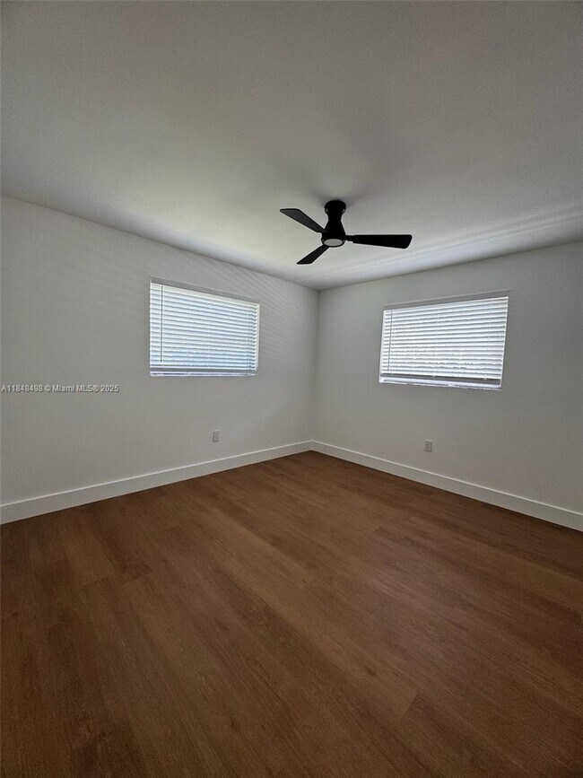 Building Photo - 1460 SW 24th Ct