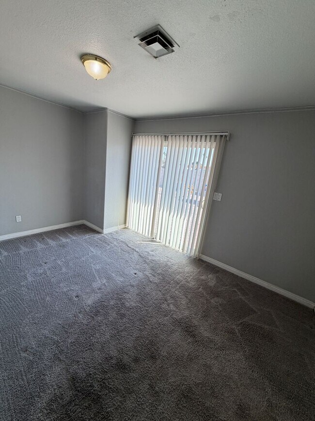 Building Photo - 2820 S Sandhill Rd