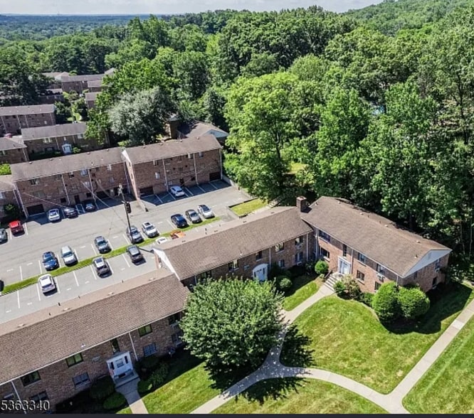 Building Photo - 48 Troy Dr