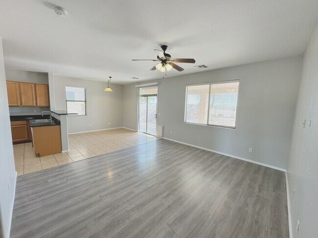 Building Photo - MOVE IN SPECILAS!! 5BD 3BA IN JOHNSON RANC...